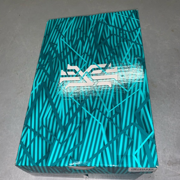 Nike Kyrie 3 sneakers Boys size 5.5, womens size 7 - Picture 5 of 5